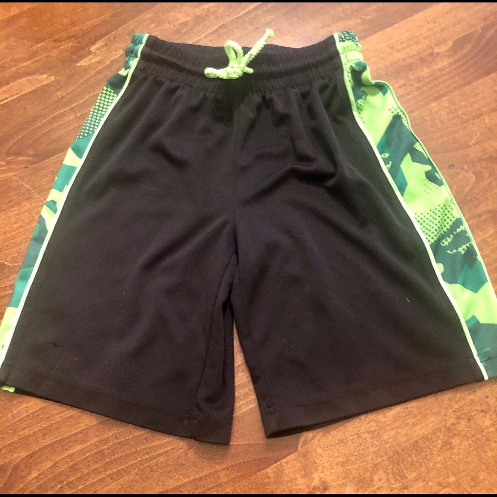 Boys Athletic Shorts size 5/6 great for play.